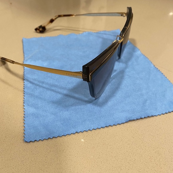 PRADA designer sunglasses - Picture 4 of 9